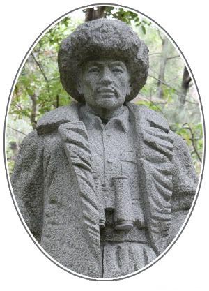 东莞榴花公园英雄广场杨靖宇塑像