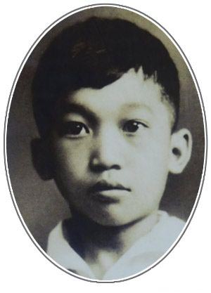 1934年10岁时在天津培植小学上学